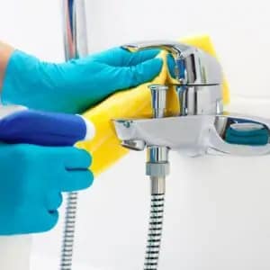 cleaning bathroom faucet